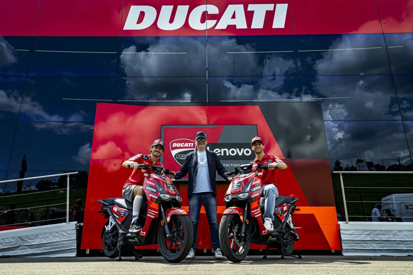 Foto Ducati e Vmoto CPx: una partnership da Campioni!
